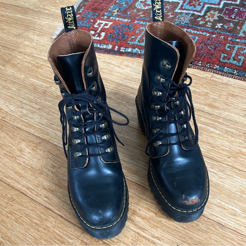 Dr. Martens Leona Boots